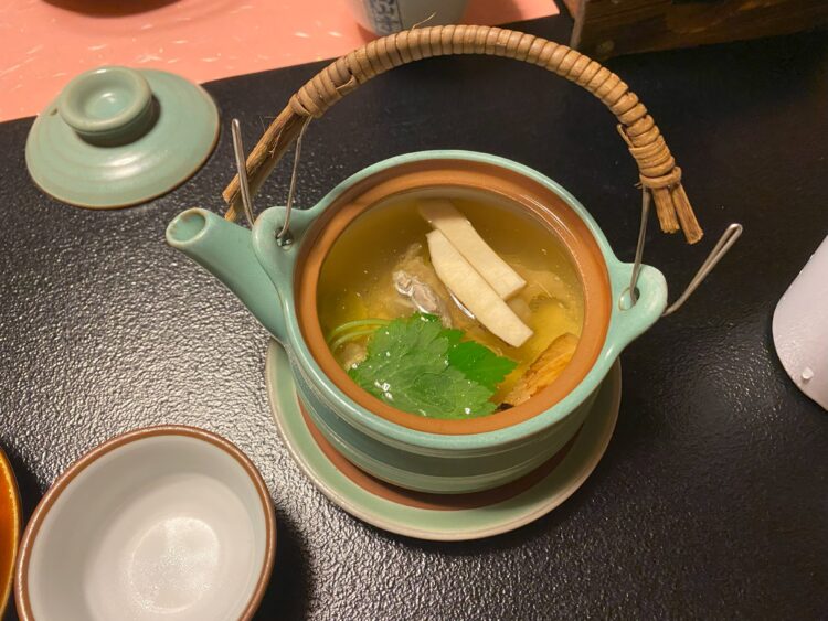 水明館の夕食（土瓶蒸し）